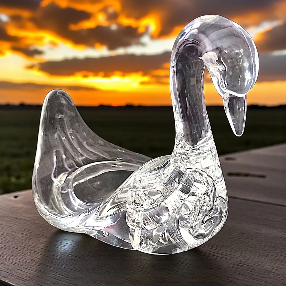 Vintage Lucite Swan Towel Holder Clear‎ Acrylic Guest Washcloth 80s MCM Graceful